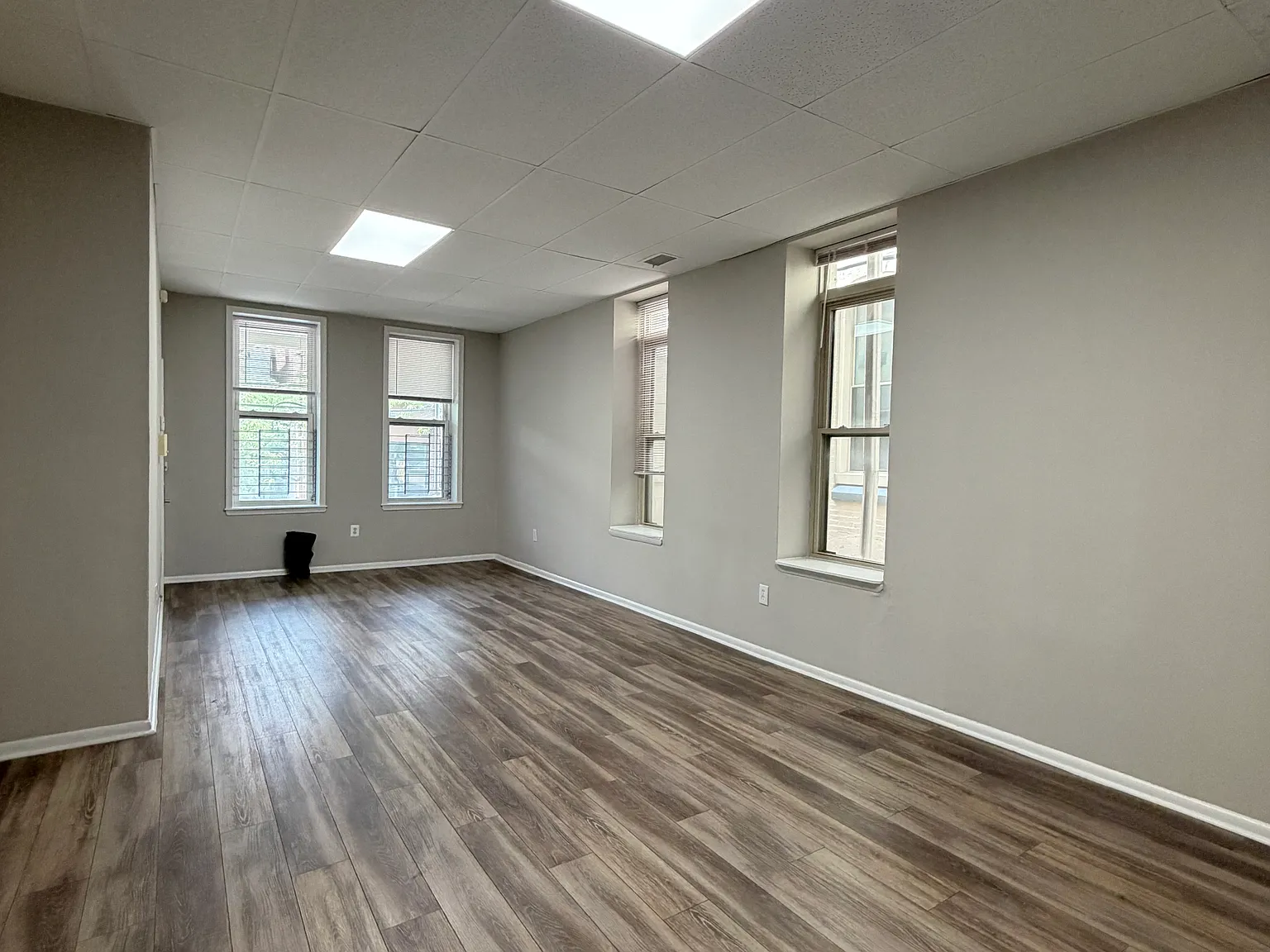 6 bed, 2575 sqft, $5,850 — Photo 4