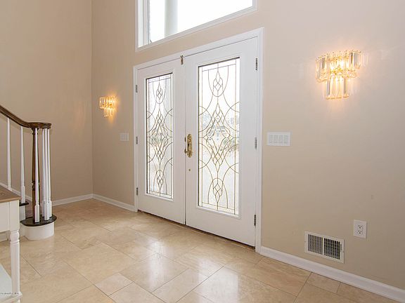4th image of 3281 Churchill Dr