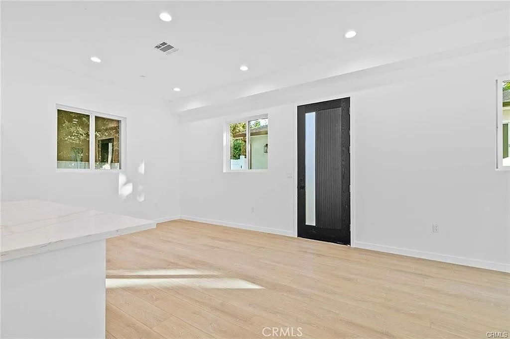 2 bed, 2.5 bath, 1200 sqft, $3,250 — Photo 4