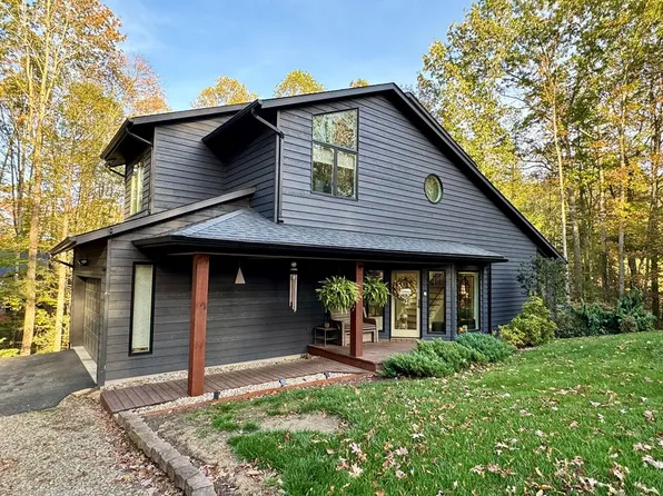 702 Club Cir, Daniels, WV 25832