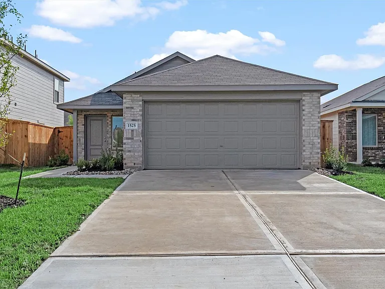 1525 San Sebastien Dr — Photo 1