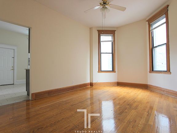 4th image of 3521 N Wilton Ave #0
