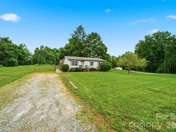 3rd image of 2130 Haven Cir SE