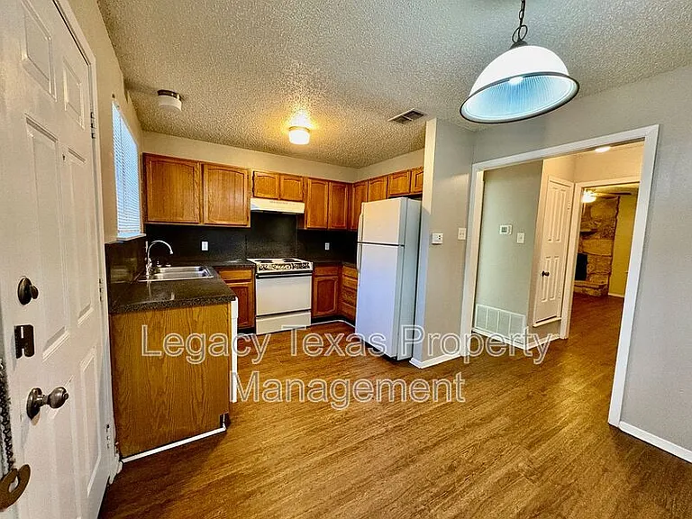 1407 Courtney Pl #B — Photo 3