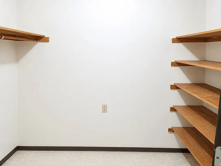 207 Cedar St NE — Photo 8