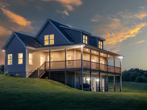 427 Riverside Rd, Chilhowie, VA 24319