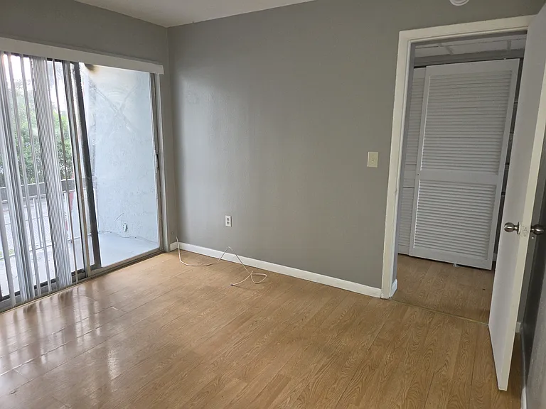 1027 Sumner St — Photo 10