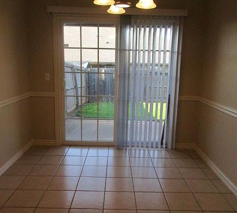5th image of 939 Oak Crossing Dr