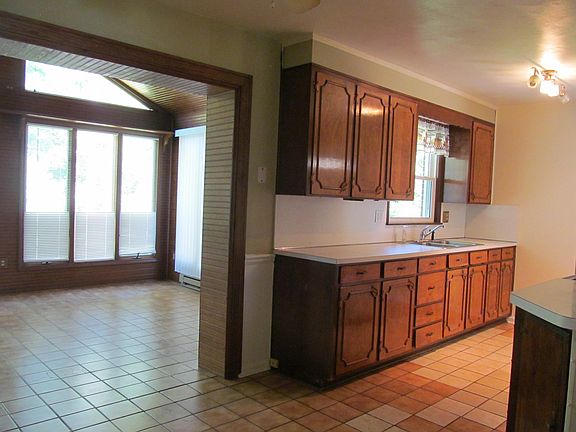 4th image of 1020 Almond Dr