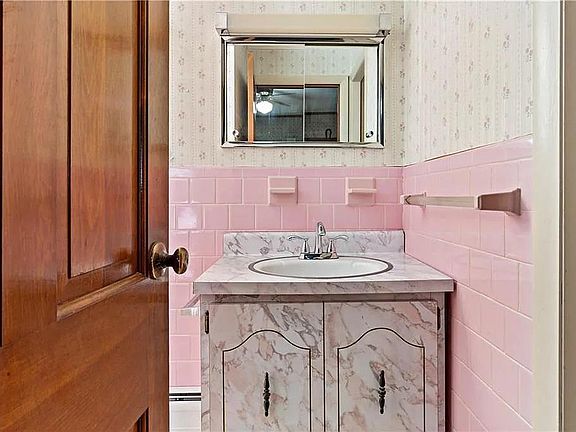 3rd image of 513 Wood St #1