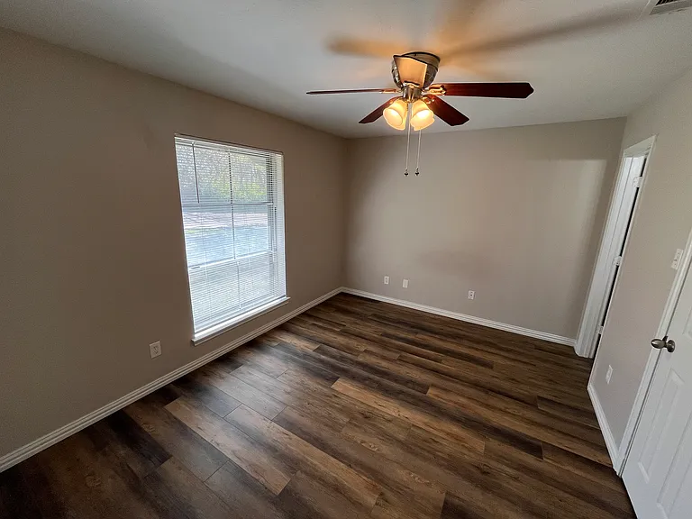 1506 Parkside Dr — Photo 15