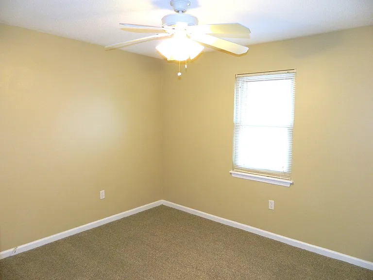 635 Clinton Way W — Photo 28