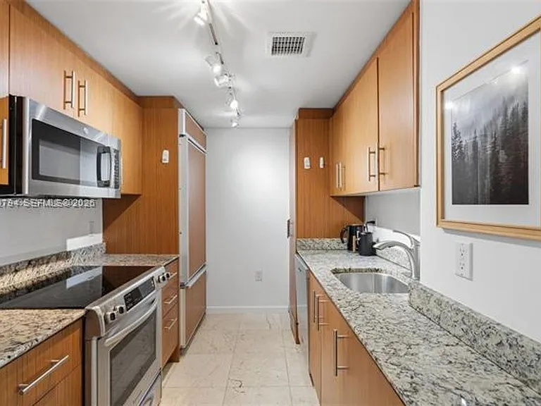 10275 Collins Avenue Cu #718 — Photo 12