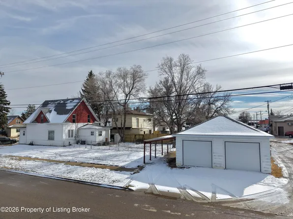 45 8th Ave W, Dickinson, ND 58601