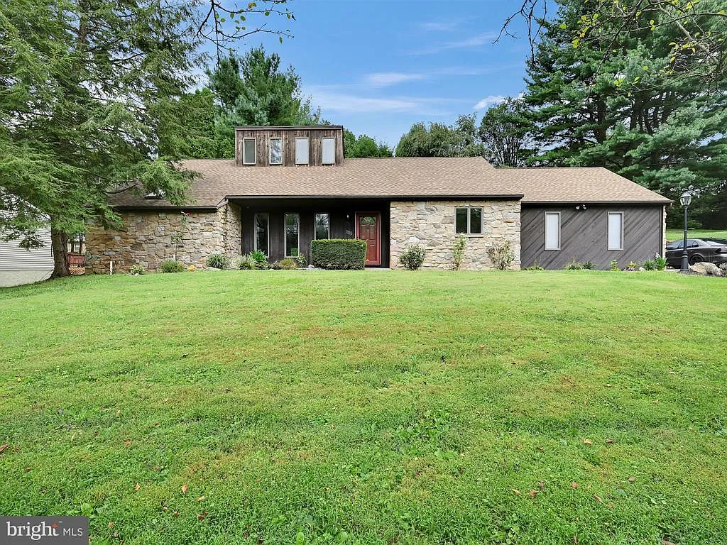 1125 Millersville Rd photo 1