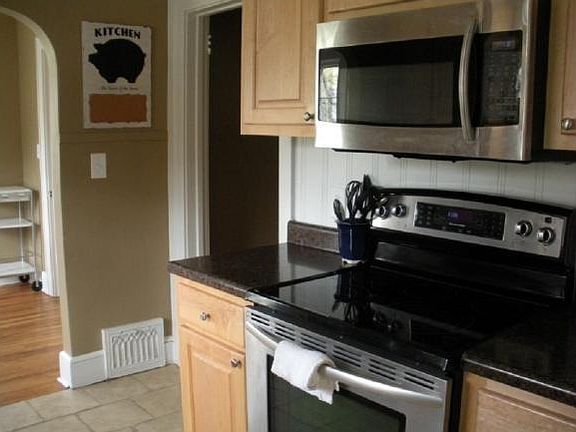 3rd image of 3500 Lynnbrook Ln