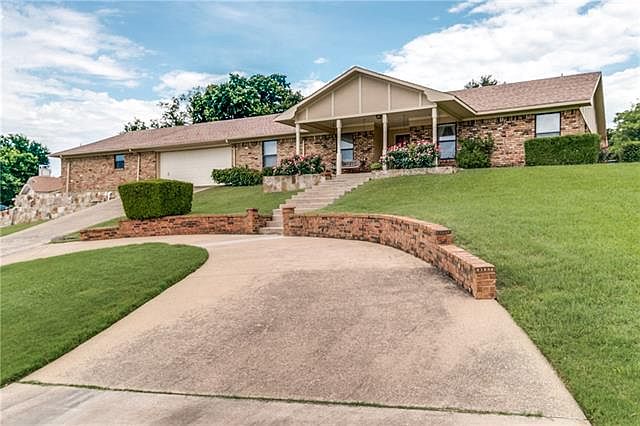 1st image of 110 Parkway Dr