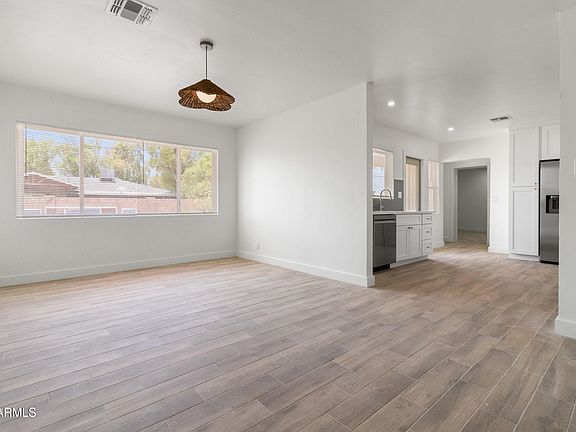 5th image of 2290 W VILLAGE Drive