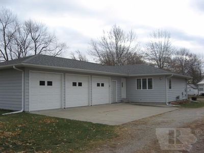 909 6th Ave E, Oskaloosa, IA, 52577