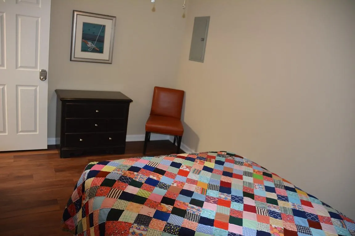 4 bed, 2.0 bath, 2181 sqft, $836 — Photo 2