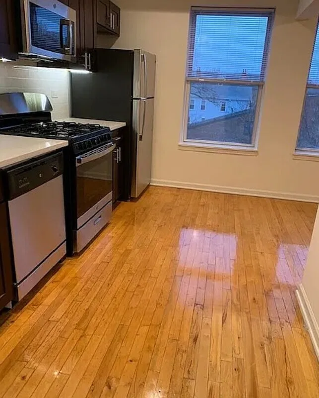1 bed, 1.0 bath, 696 sqft, $1,979 — Photo 3