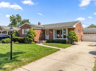6106 N Charlesworth St, Dearborn Heights, MI 48127