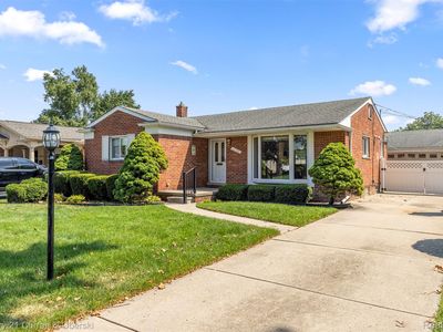 6106 N Charlesworth St, Dearborn Heights, MI, 48127