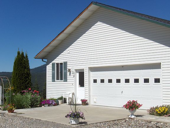 Garage with side room