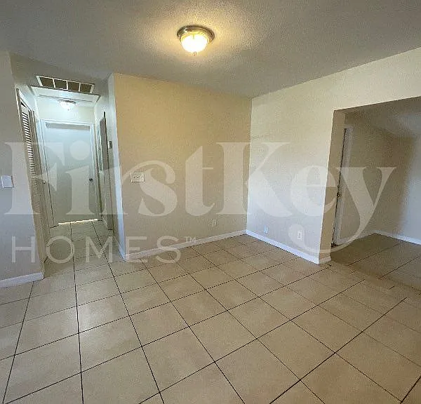 4304 N Shore Dr — Photo 4