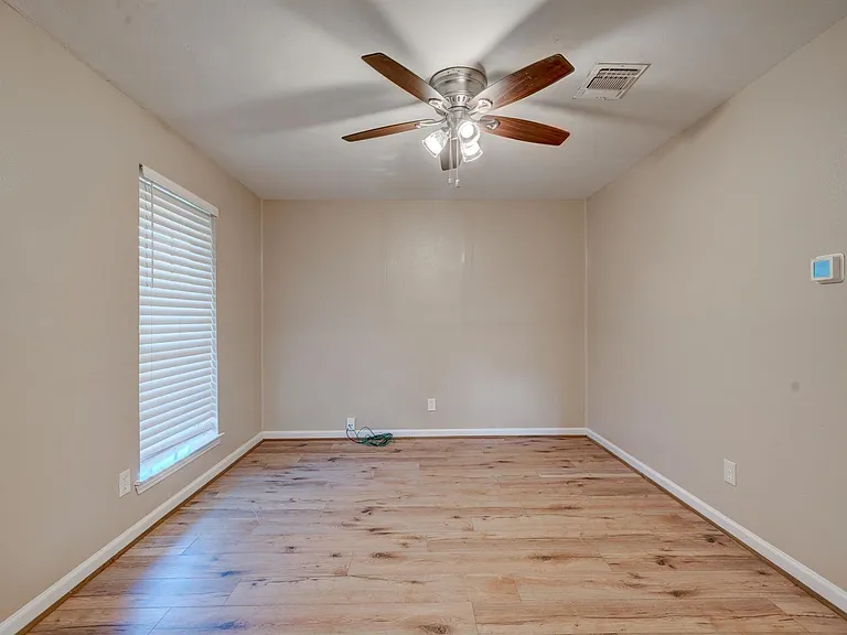 6331 Oaknut Dr — Photo 5