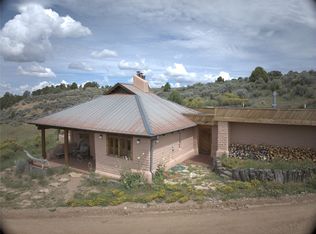 16 Groffman Rd, Regina, NM 87046