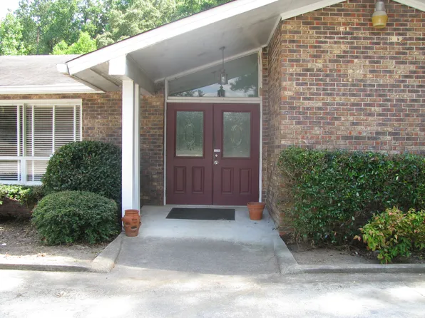 886 W Lanier Ave, Fayetteville, GA 30215