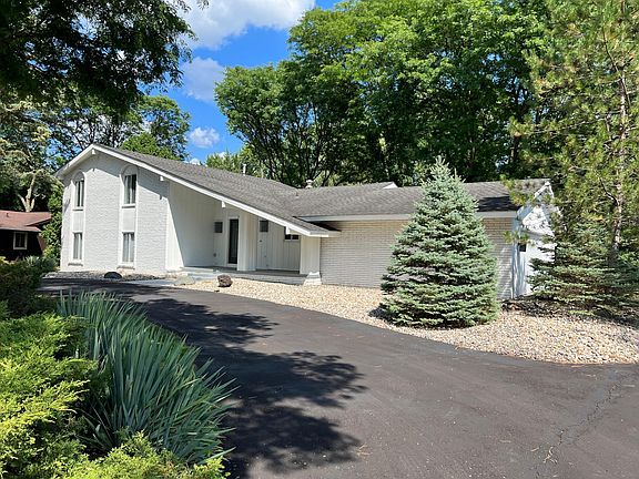 3rd image of 29338 Lake Park Dr