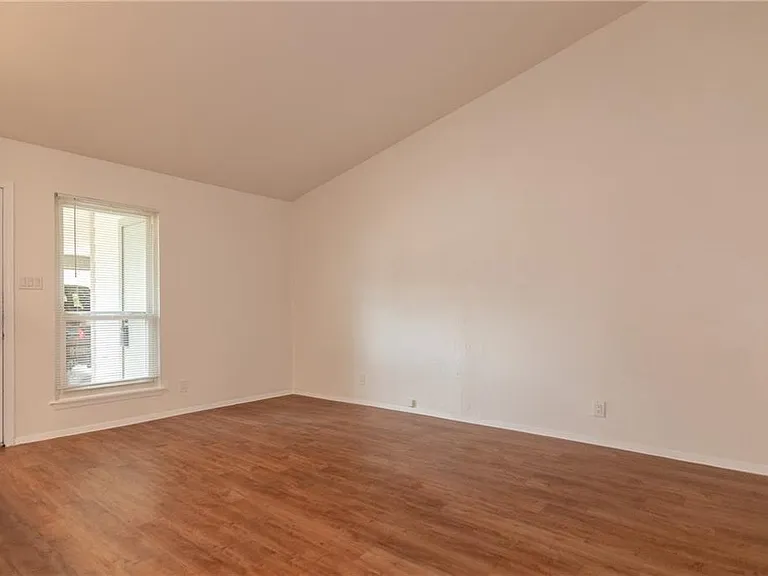 10604 Lanshire Dr #B — Photo 4