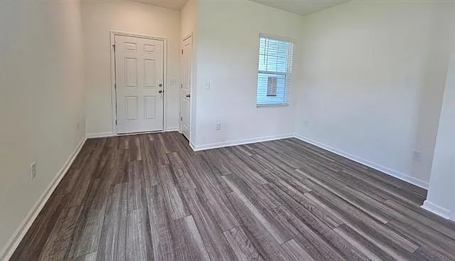 423 Castillo Dr — Photo 2