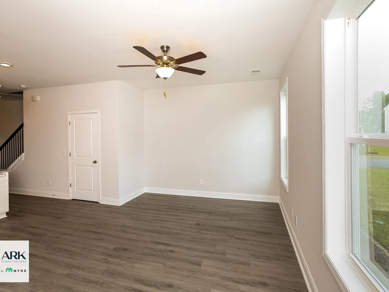 3 bed, 2.5 bath, 1350 sqft, $1,725 — Photo 3