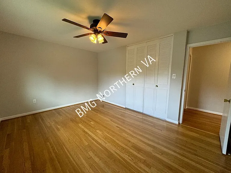 5406 Gainsborough Dr — Photo 25