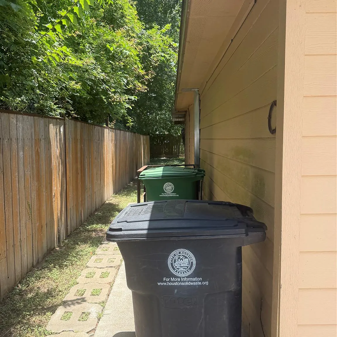 2 bed, 1.0 bath, 1100 sqft, $1,200 — Photo 4