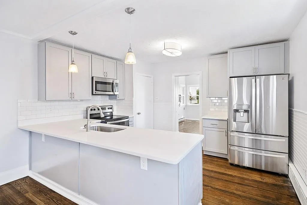 3 bed, 9999 sqft, $3,100 — Photo 1