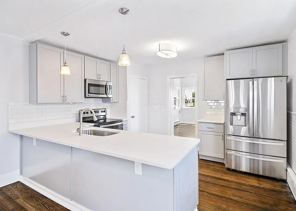 34 Pearl Ave #1