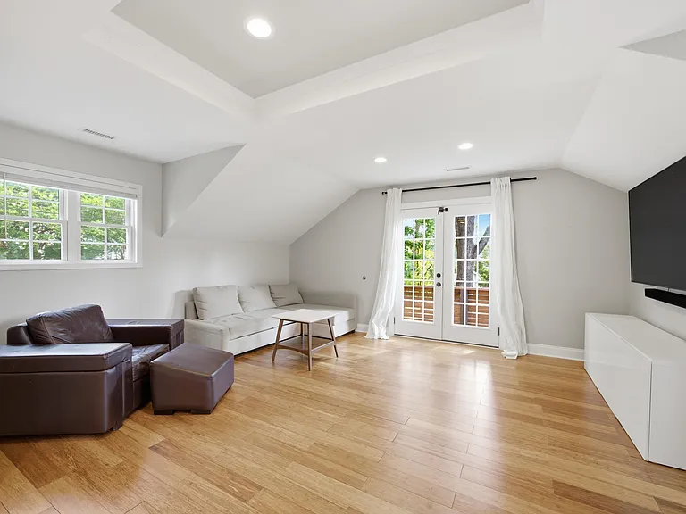 1 Fairhills Dr — Photo 17