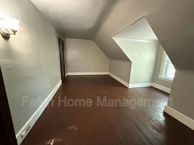 722 E King St #6 — Photo 7
