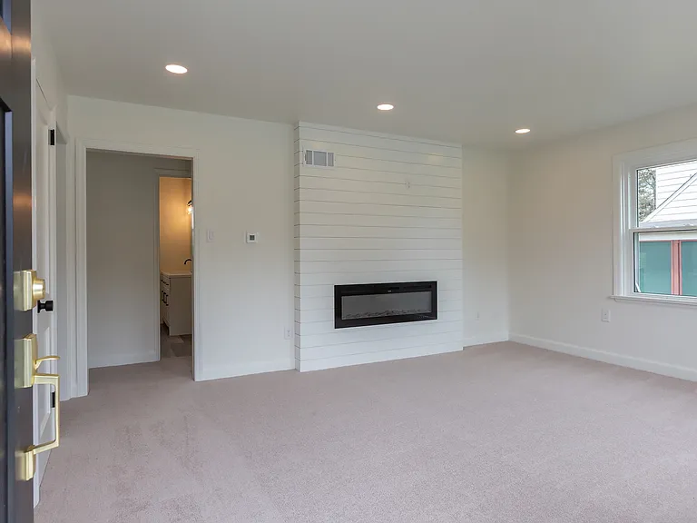 1307 Meadowcreek Ln — Photo 8