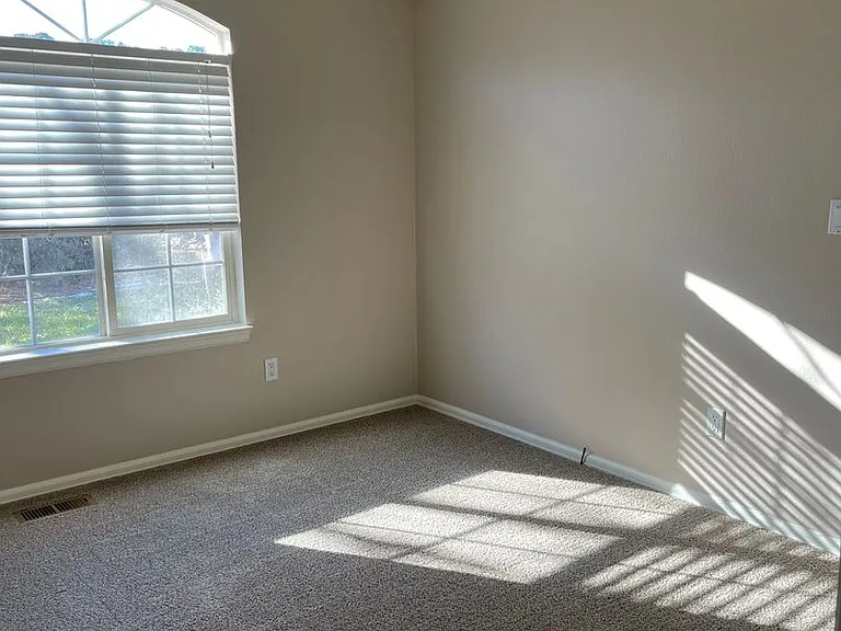 66 Wild Rose Dr — Photo 5