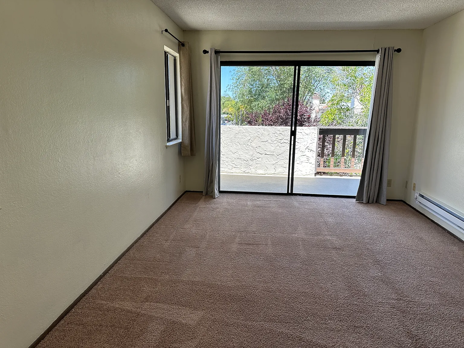 3 bed, 2.5 bath, 1300 sqft, $4,200 — Photo 4