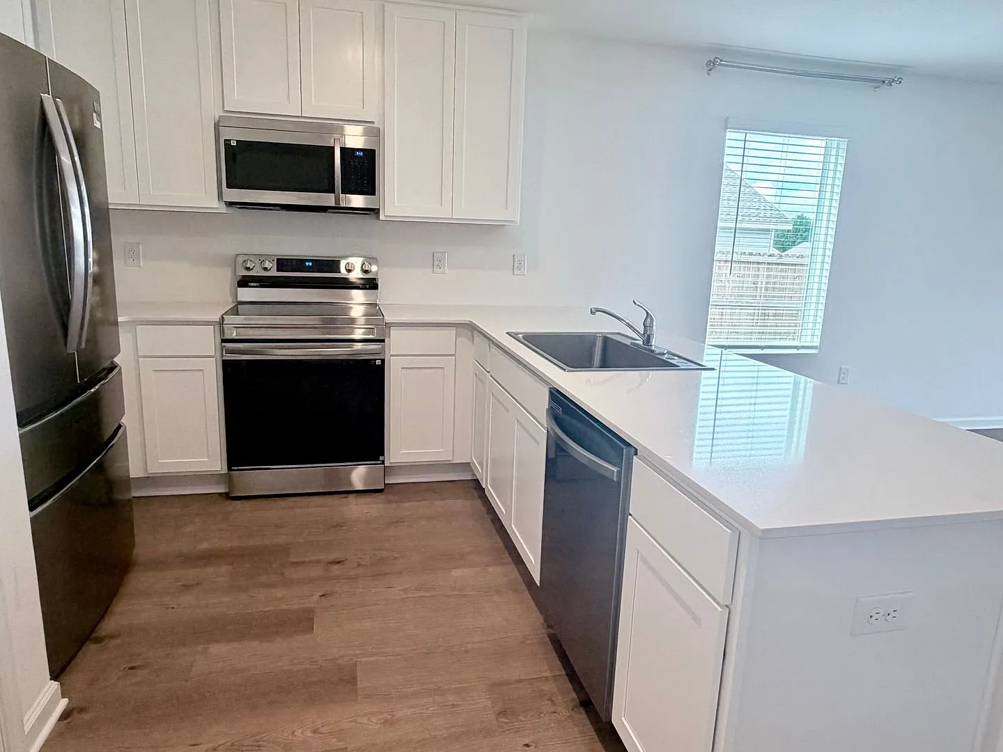 Spacious 4-Bedroom Home + Bonus Room — Photo 4