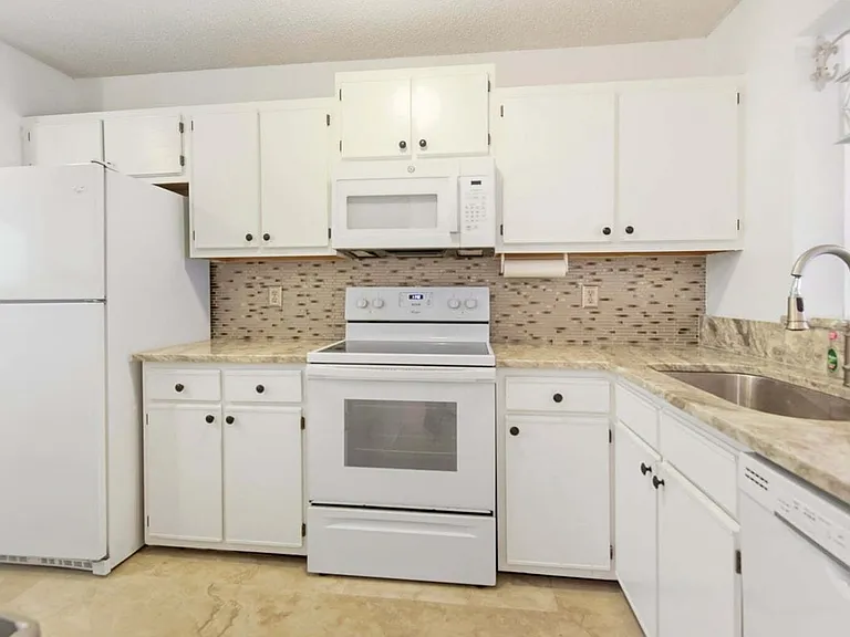 1161 Shadow Lake Cir #E — Photo 5