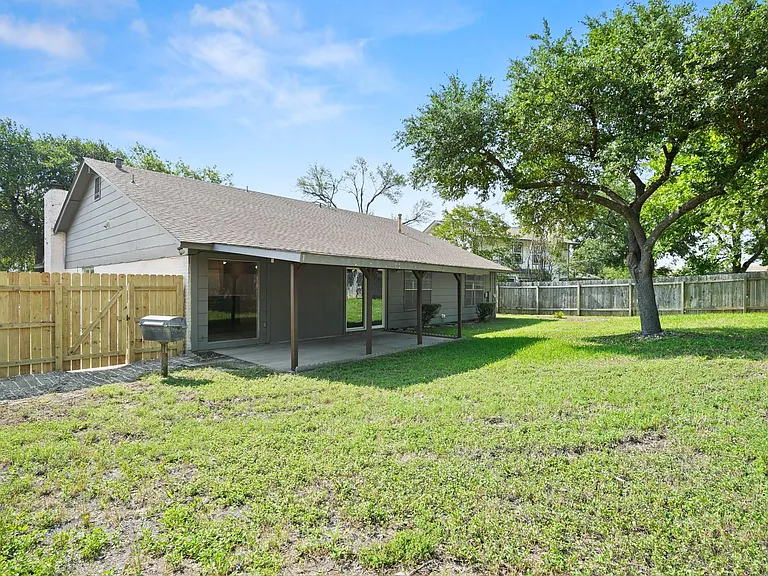7302 Sevilla Dr — Photo 23