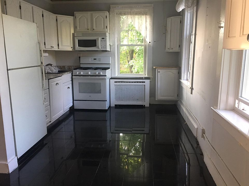 1st image of 139 N Broadway