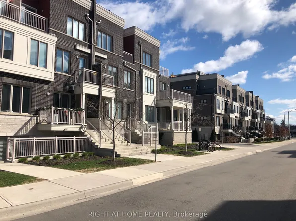 90 Eastwood Park Gdns #21, Toronto, ON M8W 0B2